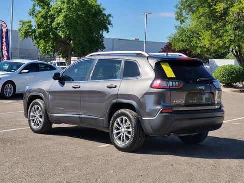 Used 2020 Jeep Cherokee Latitude Plus w/ Cold Weather Group AWD/4WD image 3