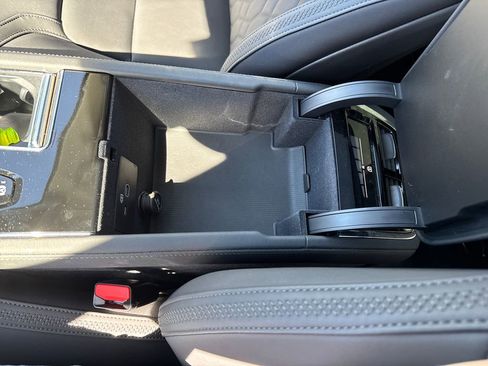 Certified 2025 Volvo XC90 T8 Core w/ Protection Package image 30