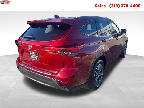 Certified 2021 Toyota Highlander Limited AWD/4WD image 6