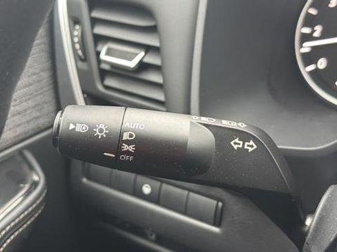 Used 2023 Nissan Rogue SV AWD/4WD image 26