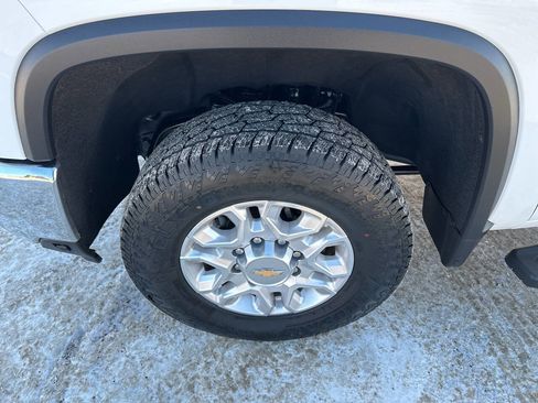 Used 2024 Chevrolet Silverado 2500 LT w/ Convenience Package image 13