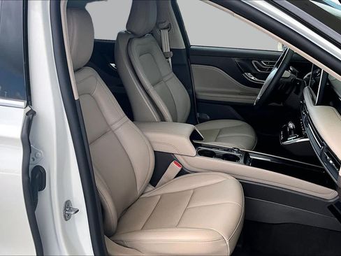 Used 2024 Lincoln Corsair FWD image 9