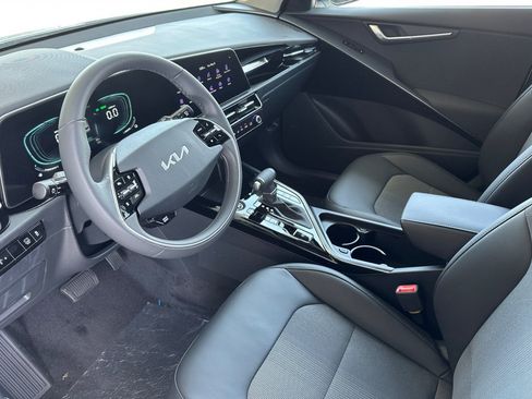New 2026 Kia Niro EX FWD image 10