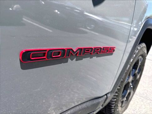 Used 2023 Jeep Compass Trailhawk w/ Trailhawk Convenience Group AWD/4WD image 11
