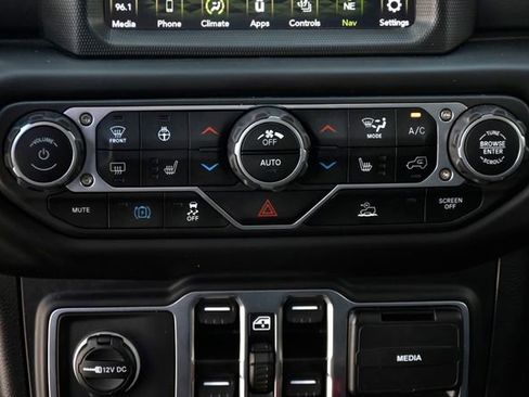 Used 2023 Jeep Wrangler Unlimited Sahara w/ Cold Weather Group AWD/4WD image 26