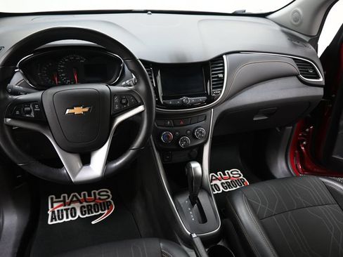 Used 2019 Chevrolet Trax LT w/ LT Convenience Package FWD image 4