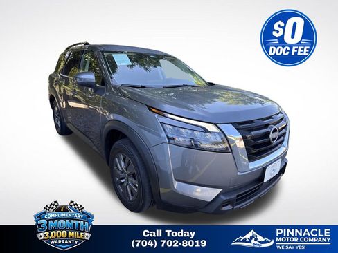 Used 2024 Nissan Pathfinder SV AWD/4WD image 1