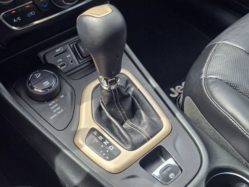 Used 2014 Jeep Cherokee Limited w/ Technology Group AWD/4WD image 36