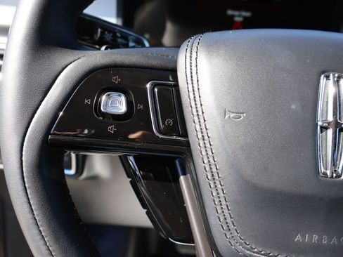 Used 2022 Lincoln Aviator AWD w/ Premium Package image 33