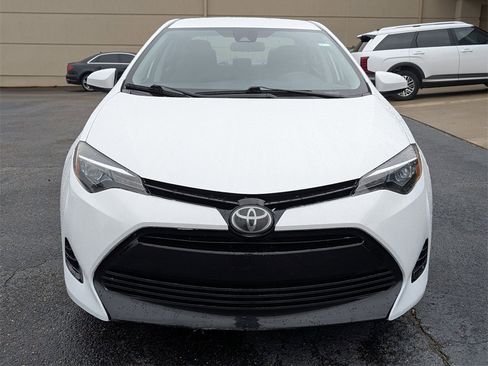 Used 2018 Toyota Corolla LE image 2