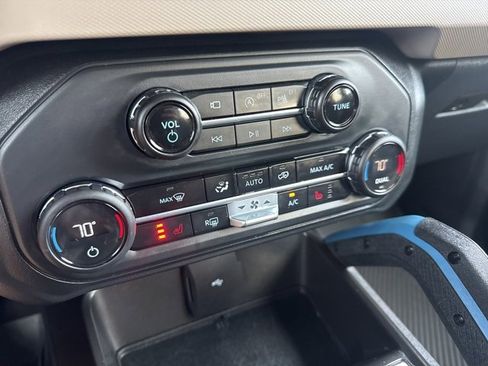 Used 2023 Ford Bronco Wildtrak image 5