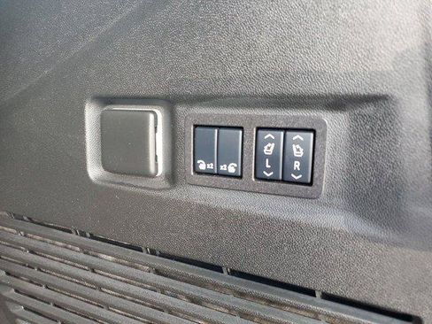 Used 2025 Chevrolet Tahoe LT w/ Comfort Package AWD/4WD image 8