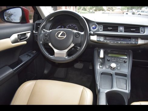 Used 2014 Lexus CT 200h image 29
