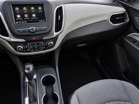 Used 2019 Chevrolet Equinox LT FWD image 22