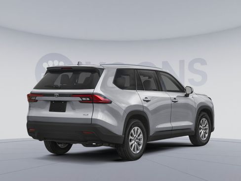 Used 2025 Toyota Grand Highlander FWD image 2