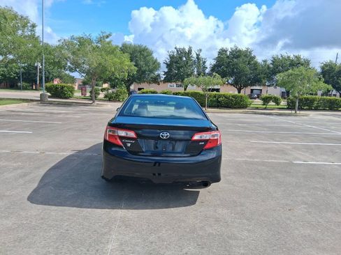 Used 2014 Toyota Camry SE FWD image 5