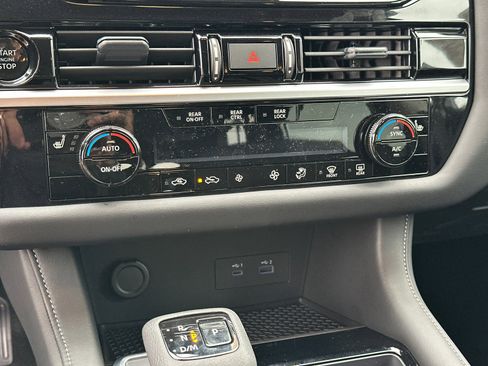 New 2025 Nissan Pathfinder SV w/ SV Premium Package image 33