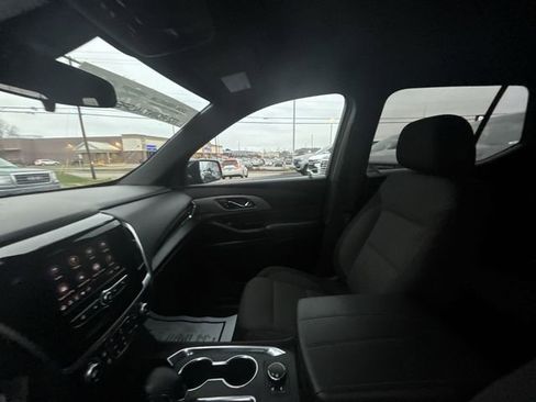 Used 2023 Chevrolet Traverse LT image 11