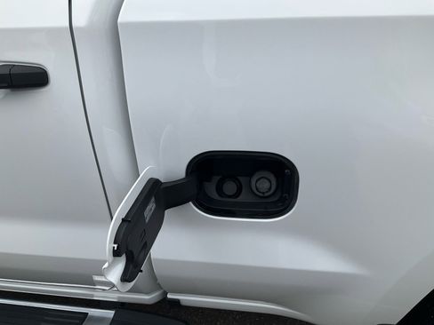 Used 2025 Chevrolet Silverado 1500 W/T w/ Z71 Off-Road Package AWD/4WD image 29