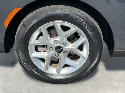 Used 2025 Kia Soul LX w/ LX Technology Package FWD image 11