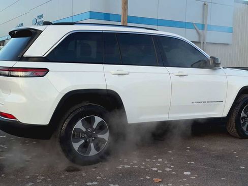 Used 2022 Jeep Grand Cherokee Limited 4xe image 2