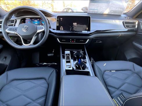 New 2026 Volkswagen Atlas Cross Sport SE image 12