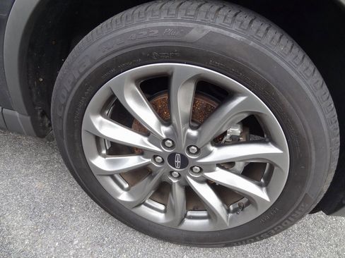 Used 2020 Lincoln Corsair AWD w/ Premium Package image 13