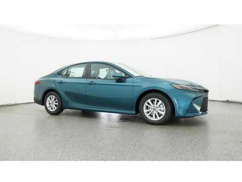 Used 2025 Toyota Camry LE FWD image 34