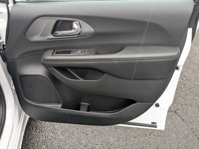 New 2026 Chrysler Pacifica Select AWD/4WD image 26