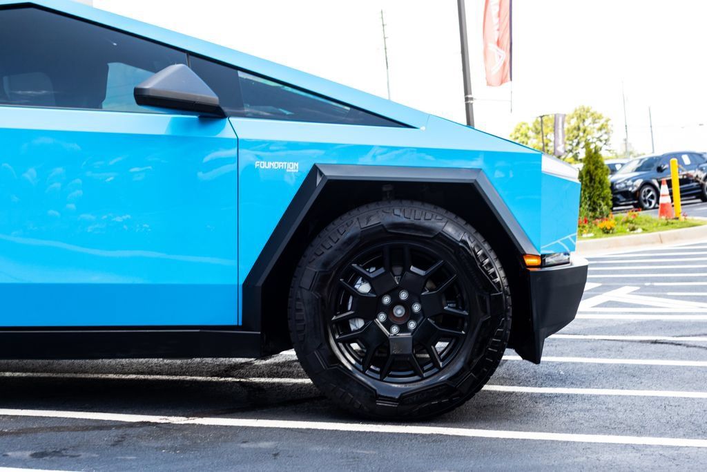 Used 2024 Tesla Cybertruck AWD Crew Cab image 8