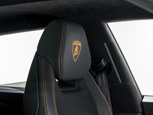 Used 2022 Lamborghini Urus AWD/4WD image 38