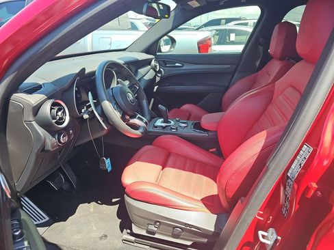 Used 2024 Alfa Romeo Stelvio Quadrifoglio image 8