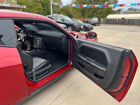 Used 2009 Dodge Challenger R/T image 14