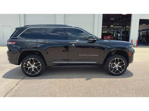 Used 2025 Jeep Grand Cherokee Summit AWD/4WD image 9
