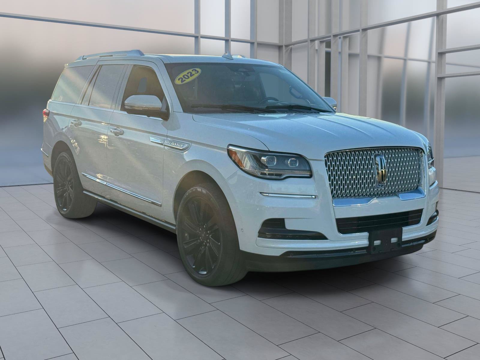 Used 2023 Lincoln Navigator Reserve AWD/4WD image 2