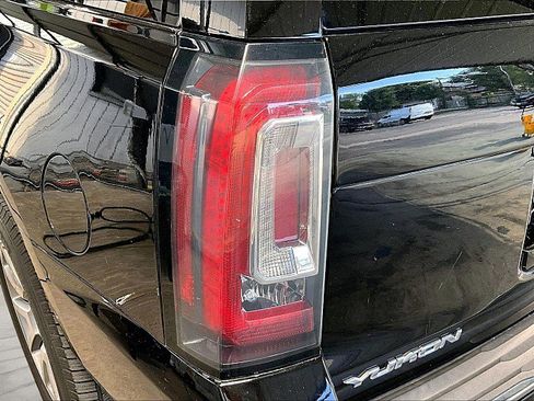 Used 2018 GMC Yukon Denali w/ Open Road Package RWD image 26