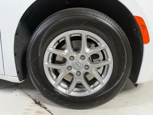 New 2026 Chrysler Voyager LX image 9