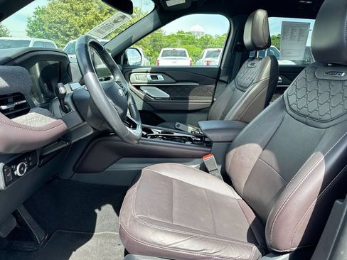 Used 2025 Ford Explorer Platinum w/ LUX Leather Package AWD/4WD image 21