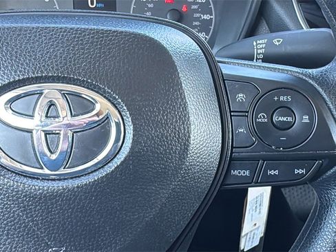 Certified 2025 Toyota Corolla LE image 28