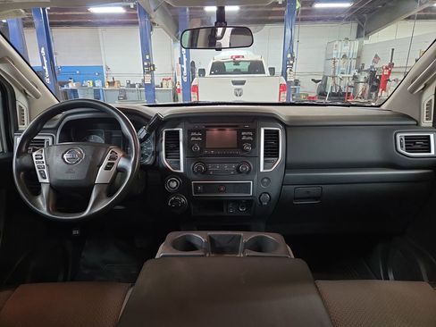 Used 2018 Nissan Titan S image 13