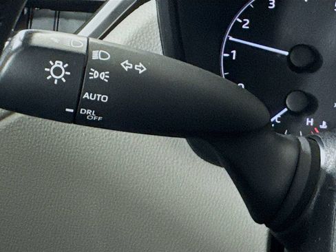 Used 2024 Toyota Corolla Cross LE FWD image 11
