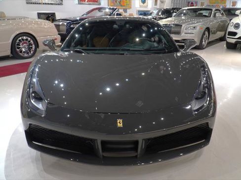 Used 2018 Ferrari 488 GTB RWD image 10