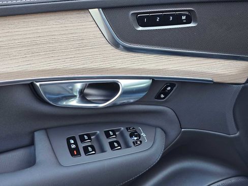 New 2026 Volvo XC90 B5 Core image 24