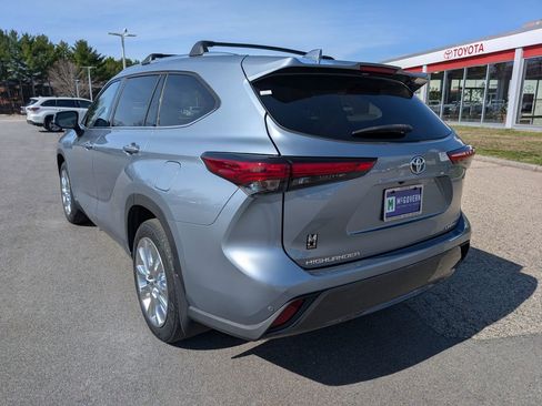 Used 2023 Toyota Highlander Limited AWD/4WD image 3
