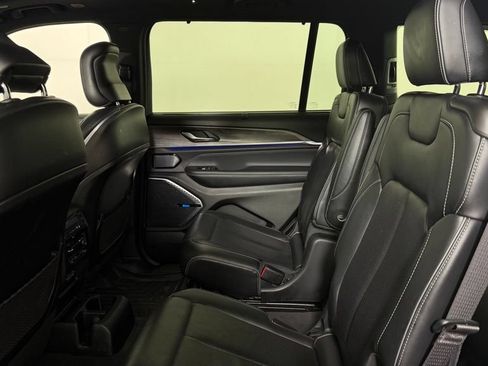 Used 2022 Jeep Grand Cherokee L Overland w/ Luxury Tech Group IV AWD/4WD image 30