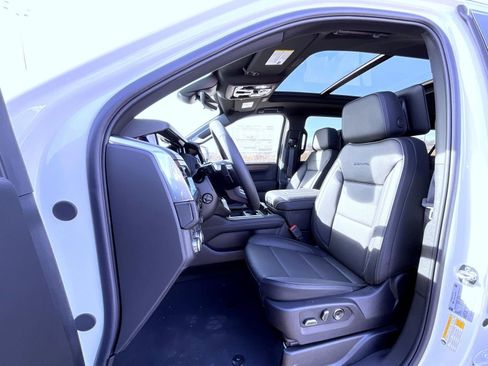 New 2026 GMC Yukon XL Denali w/ Denali Reserve Package AWD/4WD image 10