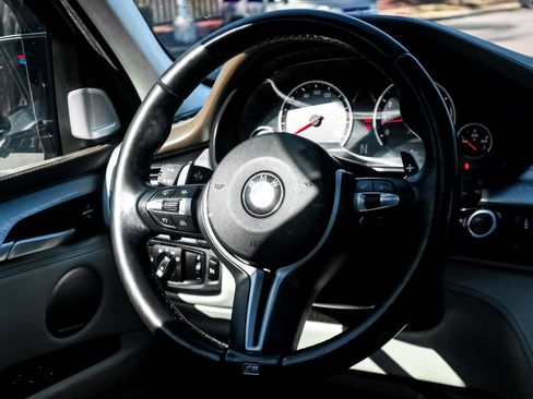 Used 2016 BMW X5 M image 18