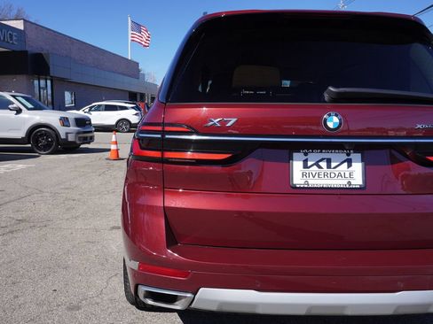 Used 2024 BMW X7 xDrive40i w/ Premium Package AWD/4WD image 19
