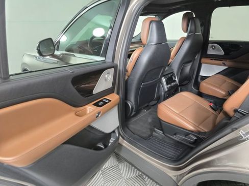 Used 2020 Lincoln Aviator Reserve w/ Equipment Group 202A AWD/4WD image 17