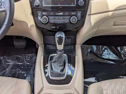 Used 2019 Nissan Rogue SV FWD image 20
